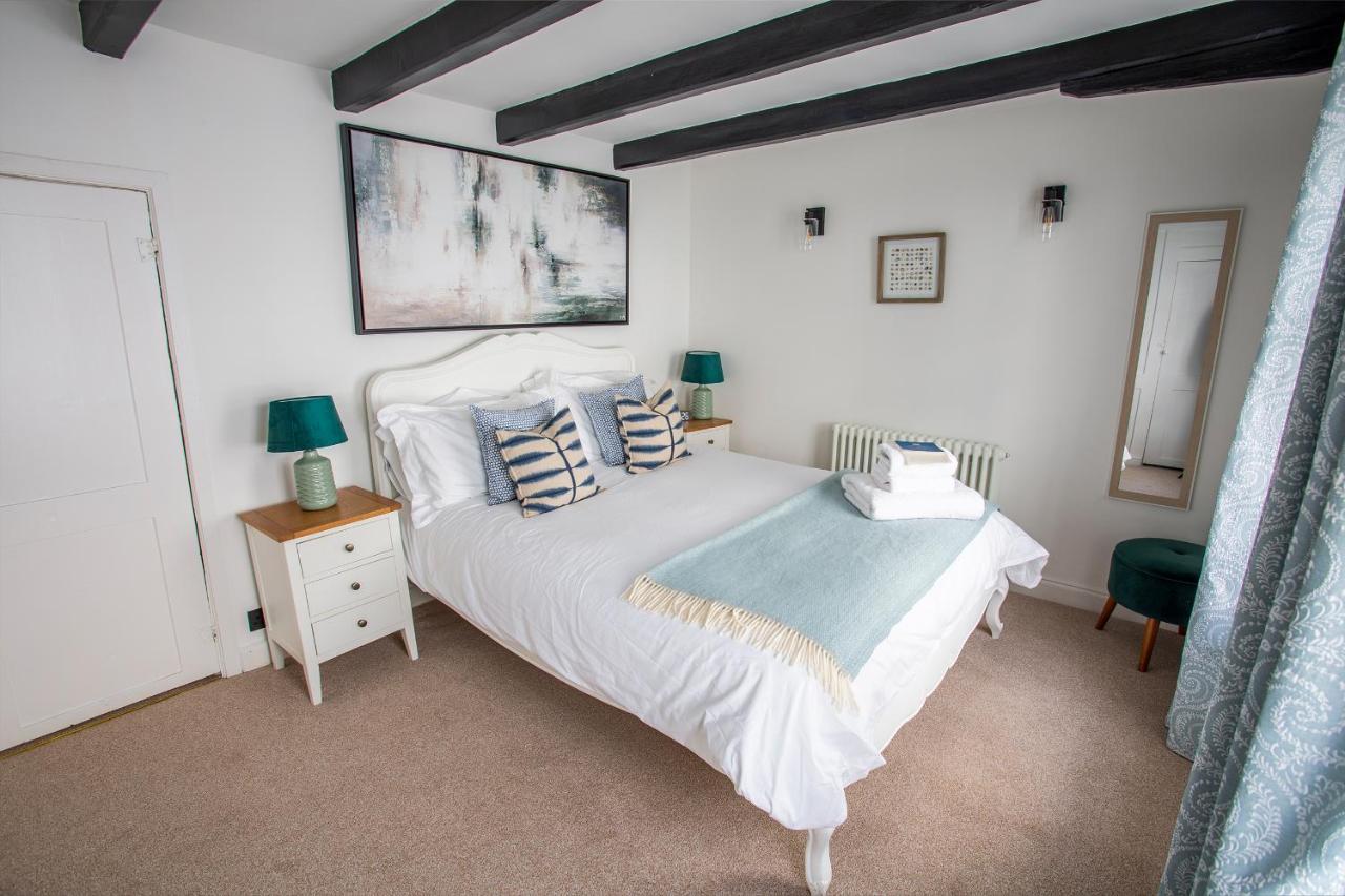 Boutique - Mast Whitby