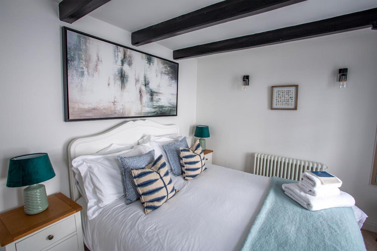 Boutique - Mast Whitby
